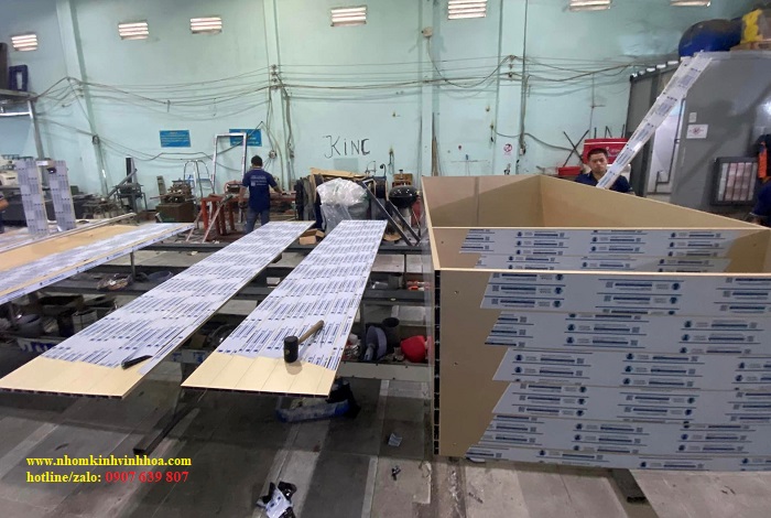 Tủ bếp nhôm kính cao cấp
