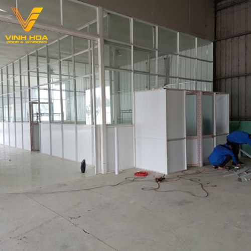 VÁCH NGĂN NHÔM KÍNH HỆ 700