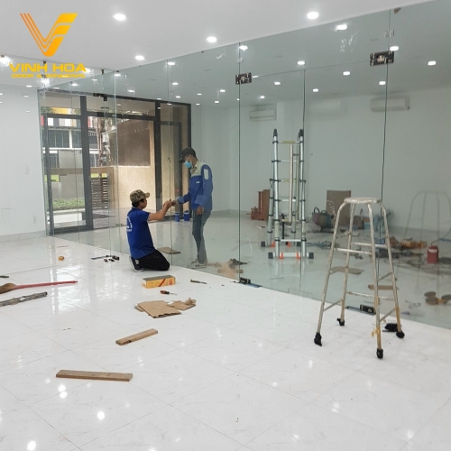 VÁCH KÍNH CƯỜNG LỰC 